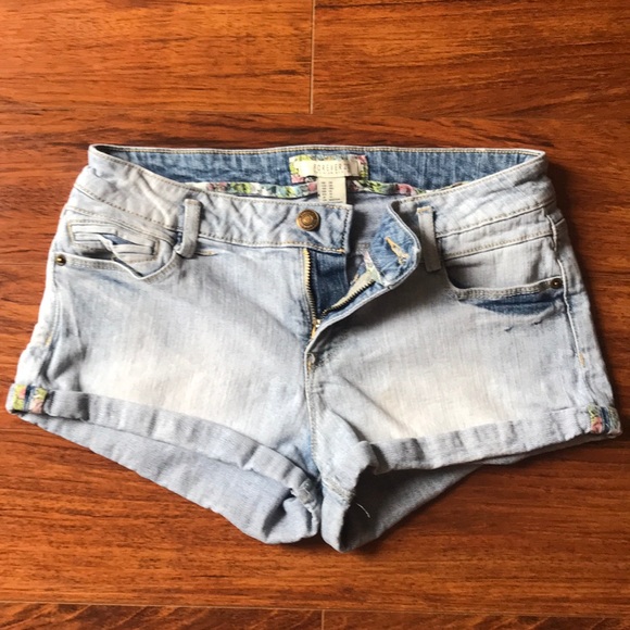 Forever 21 Low-rise Denim Shorts - Picture 2 of 8